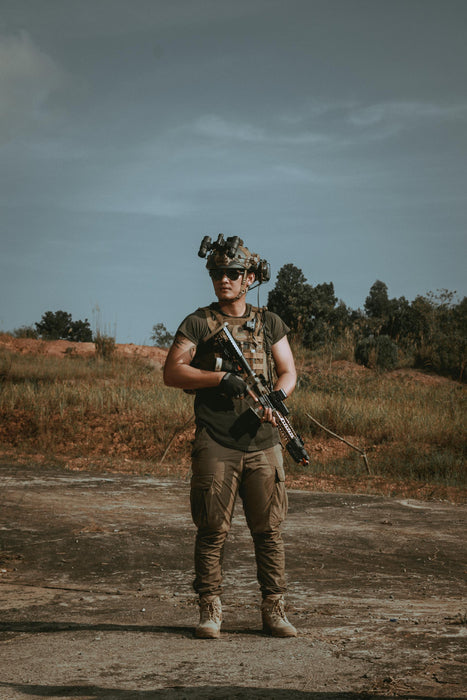 Caractéristiques, Avantages et Types de Vêtements Militaires : Performance et Polyvalence