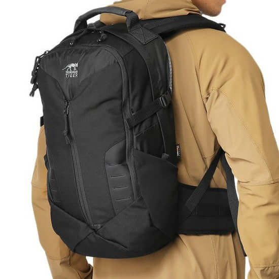 Sac à Dos Tactique 20L sur le dos d'une personne