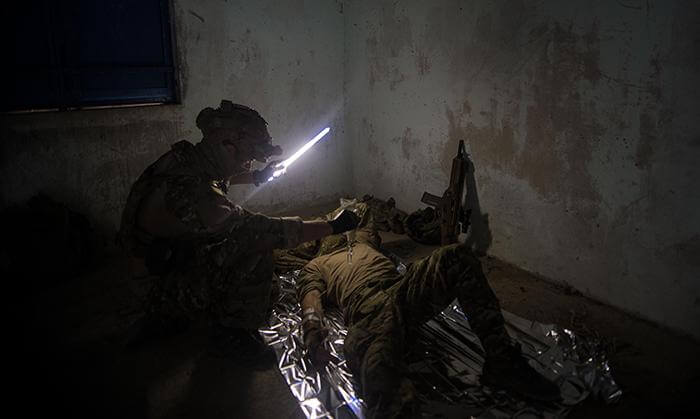 photo de démonstration des Bâton Lumineux Militaire
