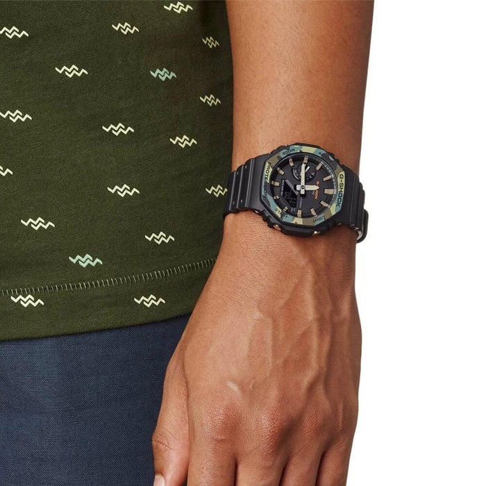 Montre Camouflage sur un poignet