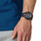 Montre Militaire Connectée sur un poignet
