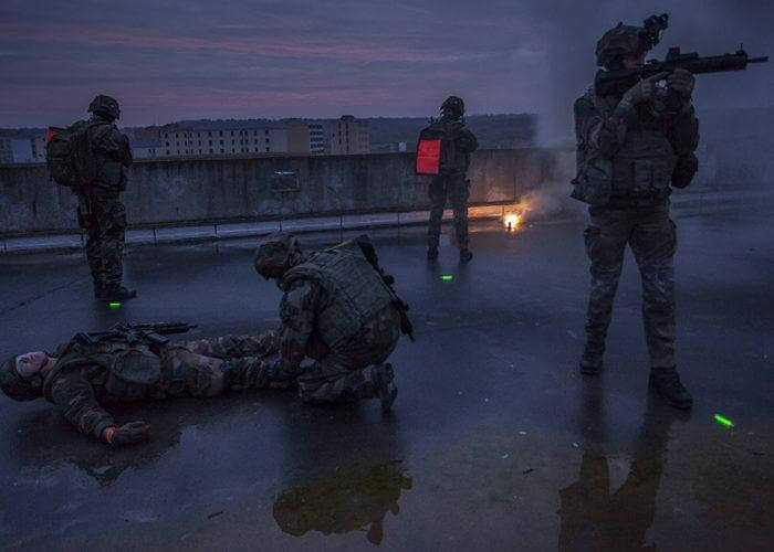 photo de démonstration des Bâton Lumineux Militaire