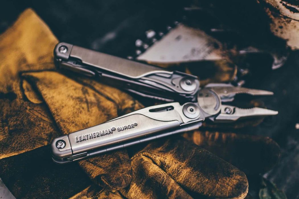 Pince Multifonction Leatherman en démonstration